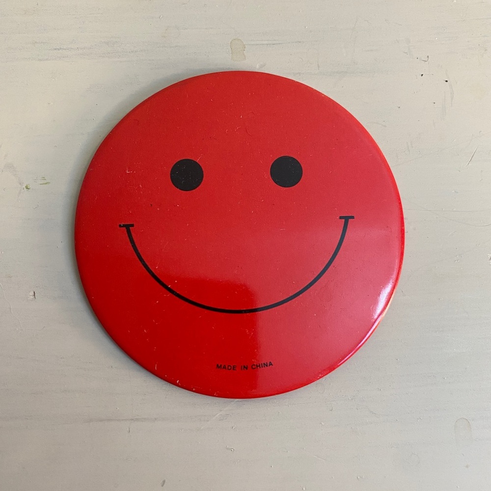 $5 Bundled ๐ Big retro vintage smiley face pin - Picture 3 of 4